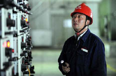 尤天軍:26年執(zhí)著堅守 苦修成“工人教授”