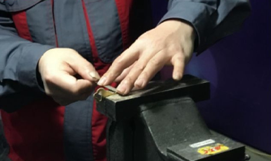 徒手配鑰匙、冰火焊鋼管……這些航天工匠們的超群技藝令人嘆服!