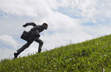 通過(guò)創(chuàng)造性方式應(yīng)對(duì)社會(huì)挑戰(zhàn)