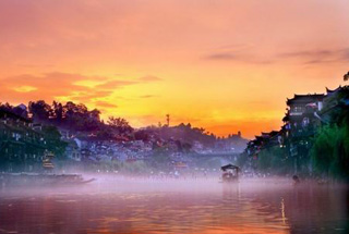 鳳凰古城　誰的城？