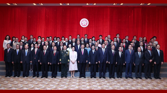 習近平會見香港特別行政區(qū)新任行政、立法、司法機構(gòu)負責人