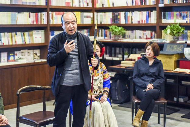 劉文濤：通過對每件兵器的復制，我們了解兵器造型與兵器制作的手藝，實現與古人的對話。