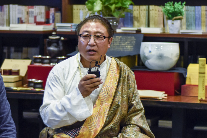 安久&middot;白瑪群加：絕對不能為了錢做手藝的傳承人，傳承手藝是因為我們有傳承民族特色文化的責任，要時刻謹記這一份責任。