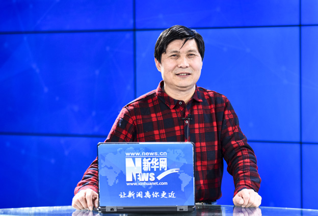 從開始的花鳥畫轉為山水畫創作，更欣賞山水畫的大氣。多年努力到名山大川去寫生，搜集素材，創作具有生活氣息的書畫作品。