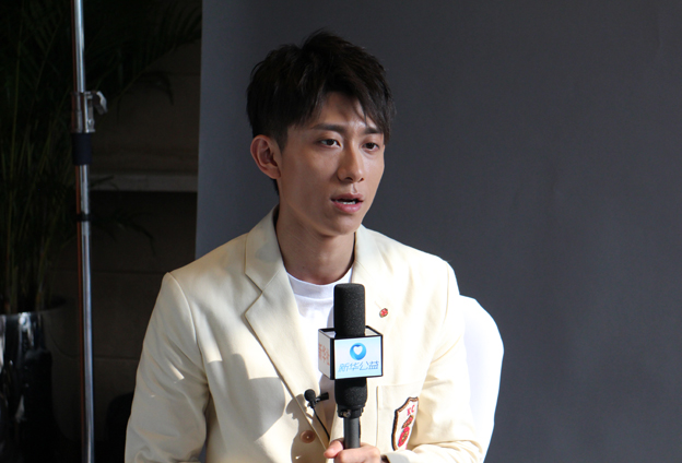 國有棟梁，大愛無疆；爾如嫩草，小愛芬芳。