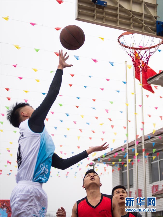 (新春走基層)(6)湖南辰溪:農(nóng)民趣味運(yùn)動(dòng)會(huì)迎新年