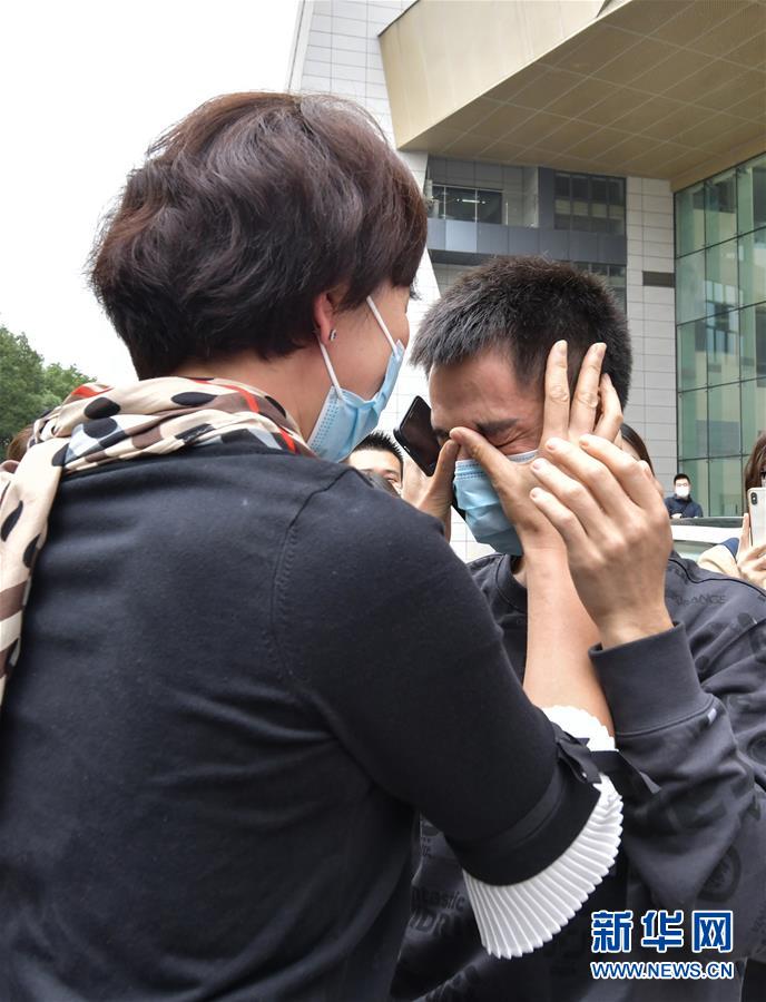 （社會）（11）抗疫&ldquo;戰(zhàn)友&rdquo;重聚