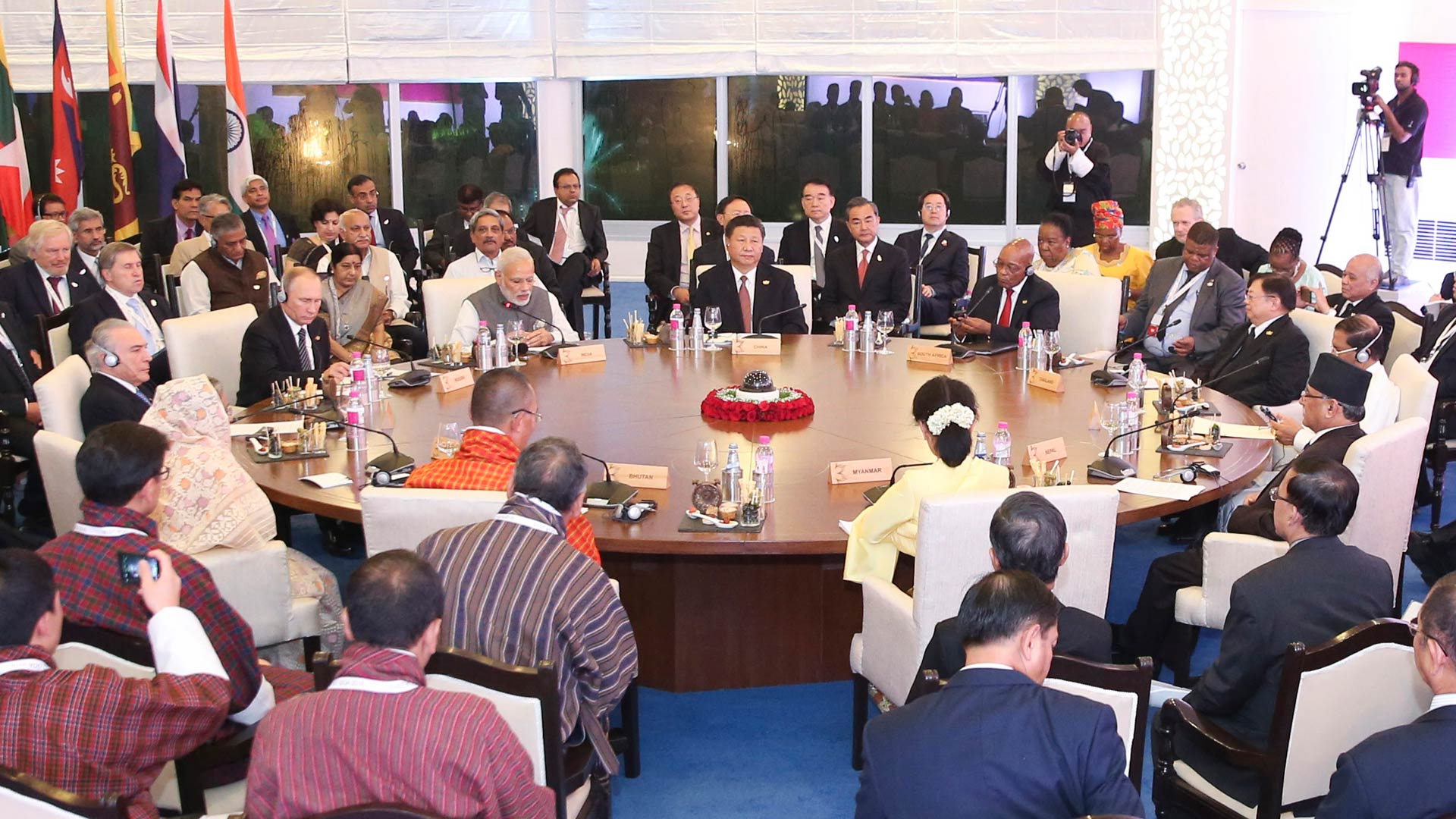 習近平出席金磚國家領導人同&ldquo;環孟加拉灣多領域經濟技術合作倡議&rdquo;成員國領導人對話會