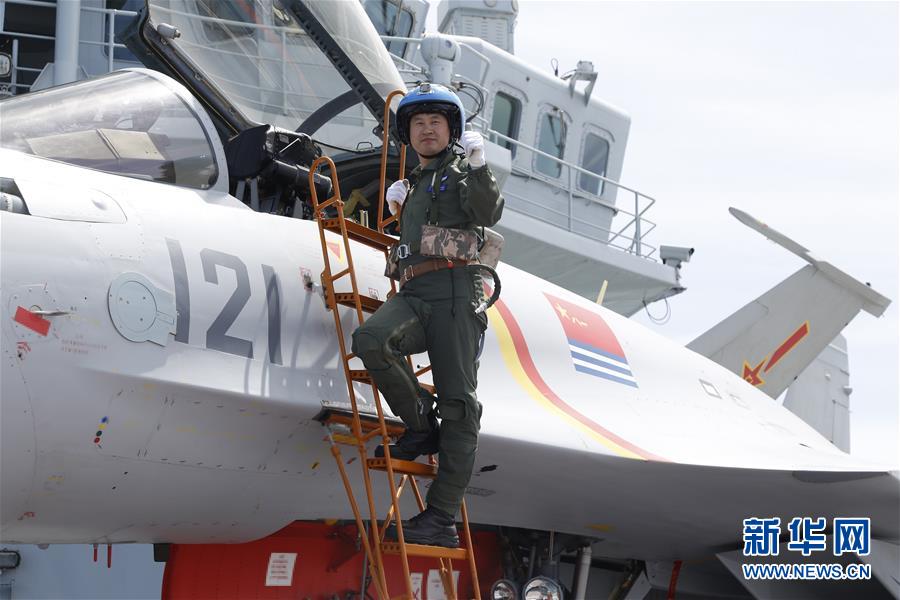 （十九大代表風采&middot;圖文互動）（1）殲&mdash;15飛行員曹先建：開創重傷后重返海天的奇跡