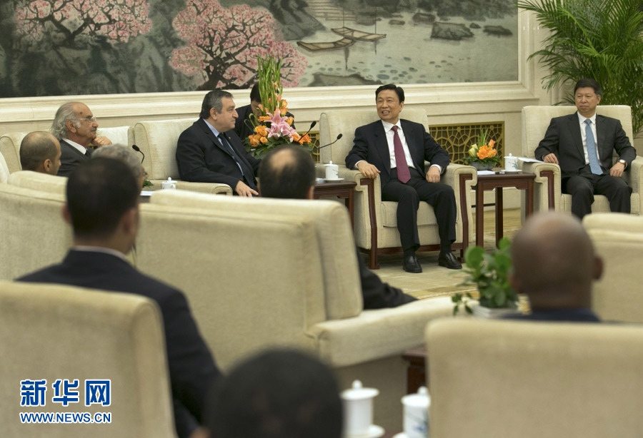 4月25日，國家副主席李源潮在北京人民大會堂會見出席&ldquo;中國－阿拉伯國家政黨對話會&rdquo;的外方代表。 新華社記者馬占成攝