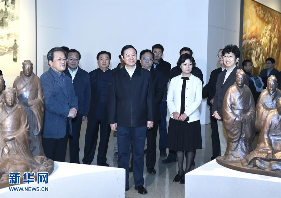 12月6日，中共中央政治局委員、中央書記處書記、中宣部部長劉奇葆在北京參觀中華文明歷史題材美術(shù)創(chuàng)作工程入選作品展覽。 新華社記者張領(lǐng)攝