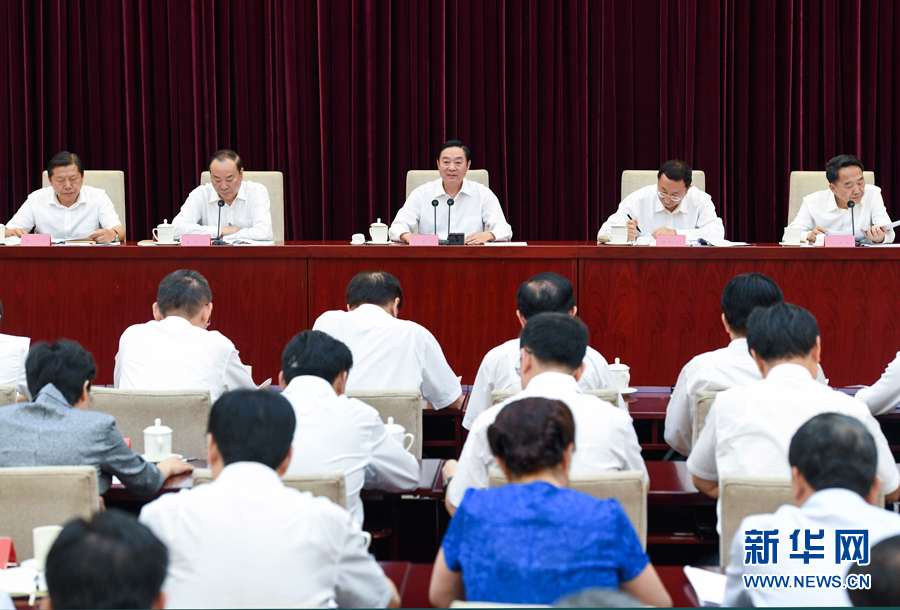 7月28日，中宣部在北京召開全國(guó)宣傳部長(zhǎng)專題工作會(huì)議，學(xué)習(xí)貫徹習(xí)近平總書記在省部級(jí)主要領(lǐng)導(dǎo)干部專題研討班上的重要講話精神。中共中央政治局委員、中央書記處書記、中宣部部長(zhǎng)劉奇葆出席會(huì)議并講話。新華社記者張領(lǐng)攝