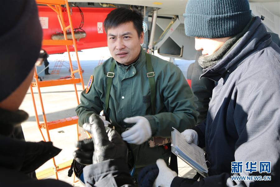 （建軍90周年&middot;英雄&middot;圖文互動）（2）聽，渤海灣有風吹過來&mdash;&mdash;追記海軍某艦載航空兵部隊一級飛行員張超