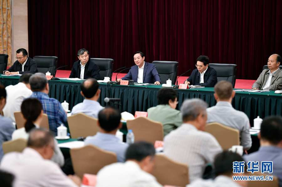 9月7日，中共中央政治局委員、中央書記處書記、中宣部部長劉奇葆在北京出席全國電視劇工作座談會并講話。 新華社記者 燕雁 攝

