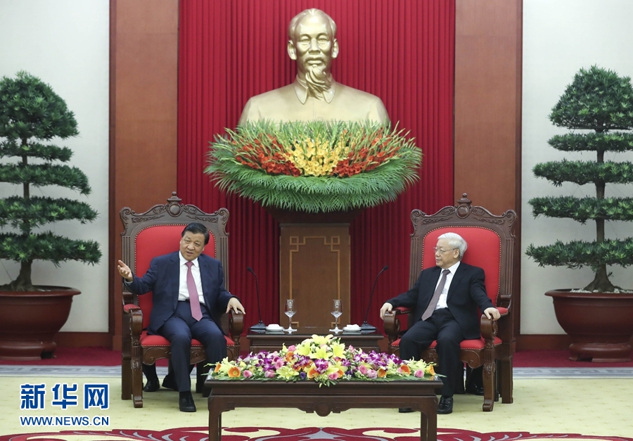 應(yīng)越南共產(chǎn)黨邀請，中共中央政治局常委、中央書記處書記劉云山9月18日至19日對越南進(jìn)行正式訪問。這是9月18日，劉云山在河內(nèi)會見越共中央總書記阮富仲。 新華社記者 龐興雷 攝