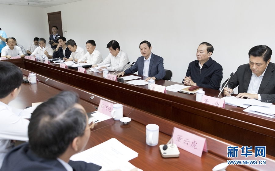 9月22日，中共中央政治局委員、中央書(shū)記處書(shū)記、中宣部部長(zhǎng)劉奇葆在北京調(diào)研京劇像音像工程情況。這是劉奇葆與有關(guān)方面負(fù)責(zé)同志座談交流。新華社記者 丁海濤 攝