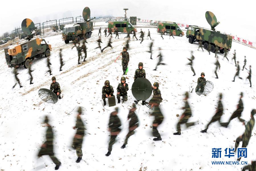 （新華全媒頭條&middot;圖文互動）（9）備戰(zhàn)踏上新起點，練兵展現(xiàn)新氣象&mdash;&mdash;2018中國軍隊新年開訓(xùn)全景大掃描