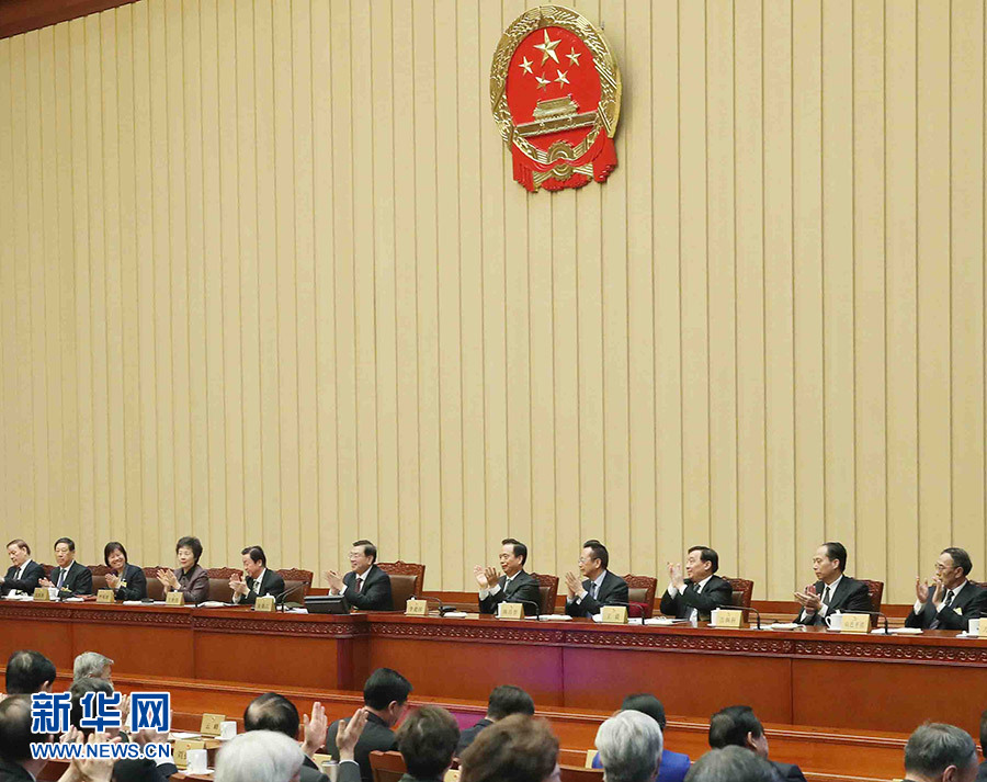 2月24日，全國人大常委會(huì)委員長張德江在北京主持十二屆全國人大常委會(huì)第三十三次會(huì)議閉幕會(huì)。在會(huì)議完成各項(xiàng)表決事項(xiàng)后，張德江發(fā)表講話。新華社記者 劉衛(wèi)兵 攝