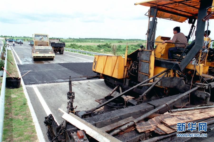（新華全媒頭條&middot;潮起海之南&middot;圖文互動）（3）春潮拍岸千帆進&mdash;&mdash;海南特區改革開放30年紀實