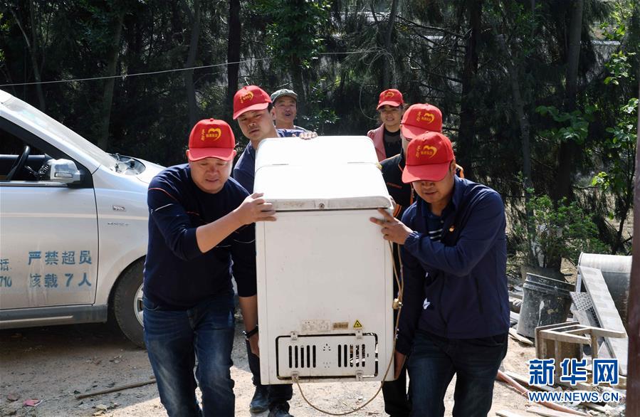 （社會）（2）云南尋甸：脫貧攻堅中的&ldquo;小紅帽&rdquo;幫扶隊