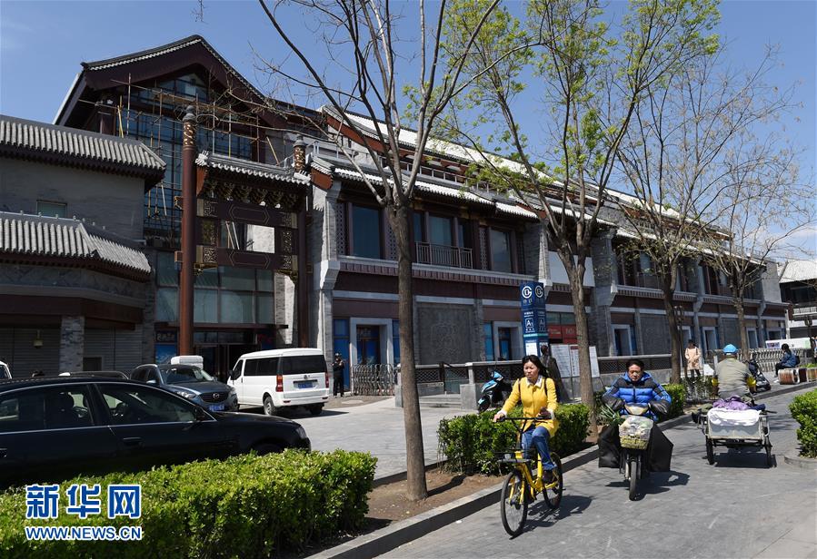 (在習近平新時代中國特色社會主義思想指引下——新時代新氣象新作為·新華全媒頭條·圖文互動)(3)最濃是這中國紅——北京市西城區弘揚紅墻意識深化改革發展紀實