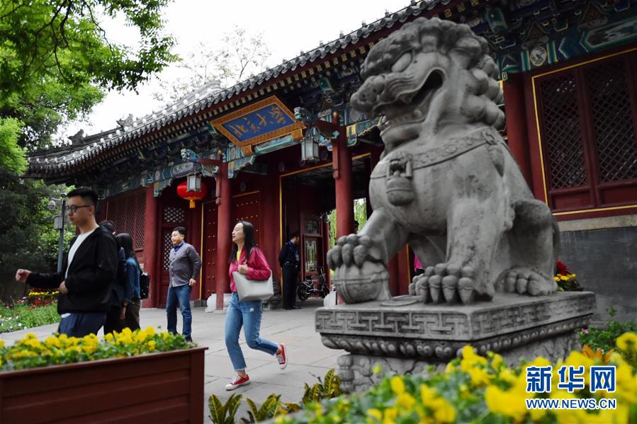 （新華全媒頭條&middot;圖文互動）（1）扎根人民、奉獻(xiàn)國家&mdash;&mdash;習(xí)近平總書記的考察在北大師生中引起熱烈反響 