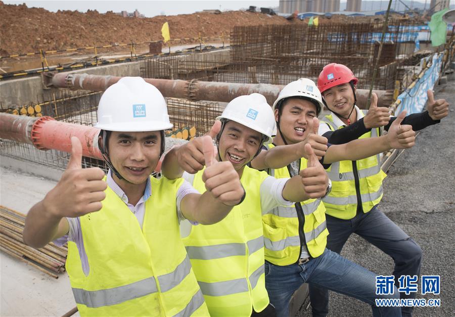 (新時代奮斗者·圖文互動)(4)當一群“90后”與工地相遇——記奮戰在軍運會工地上的90后新農民工