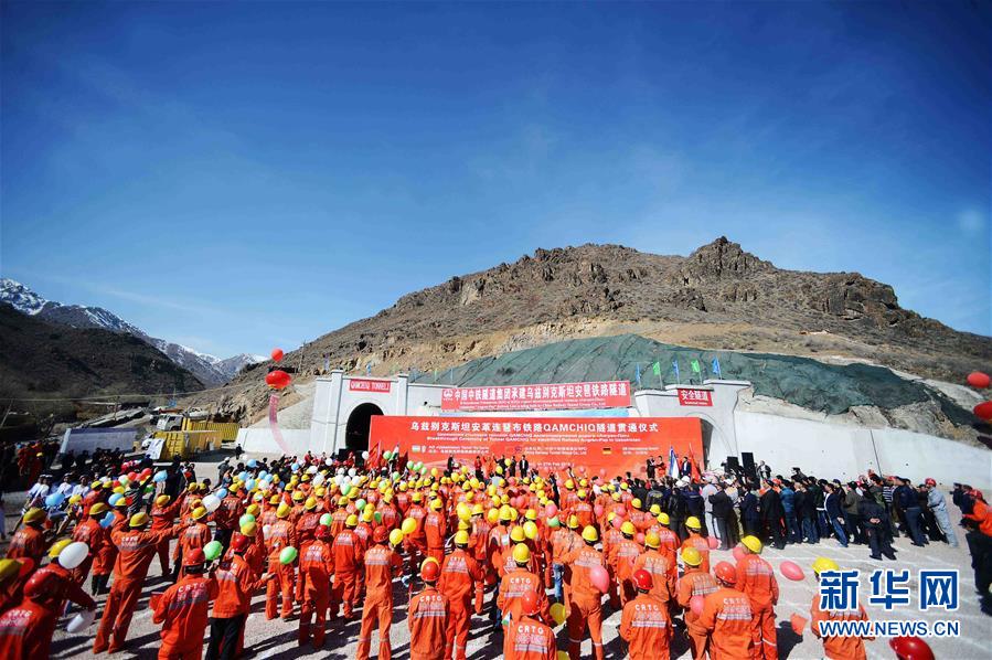 (新華全媒頭條·圖文互動)(3)構建命運共同體 開啟上合新時代——習近平主席推動上合組織發(fā)展五年間