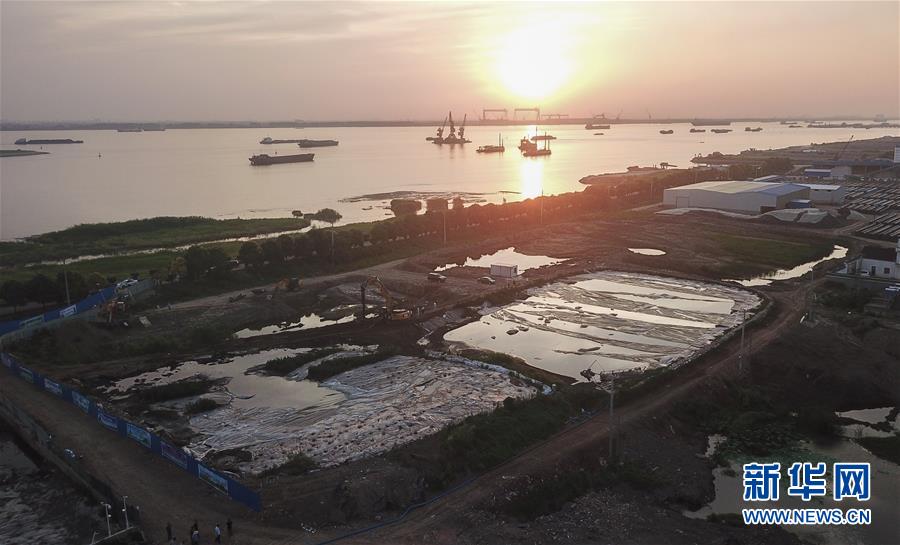 （新華視點(diǎn)&middot;圖文互動(dòng)）（3）中央督察兩年有的絲毫未改，有的不減反增&mdash;&mdash;江蘇泰興數(shù)萬噸化工廢料和污泥堆放長江邊調(diào)查