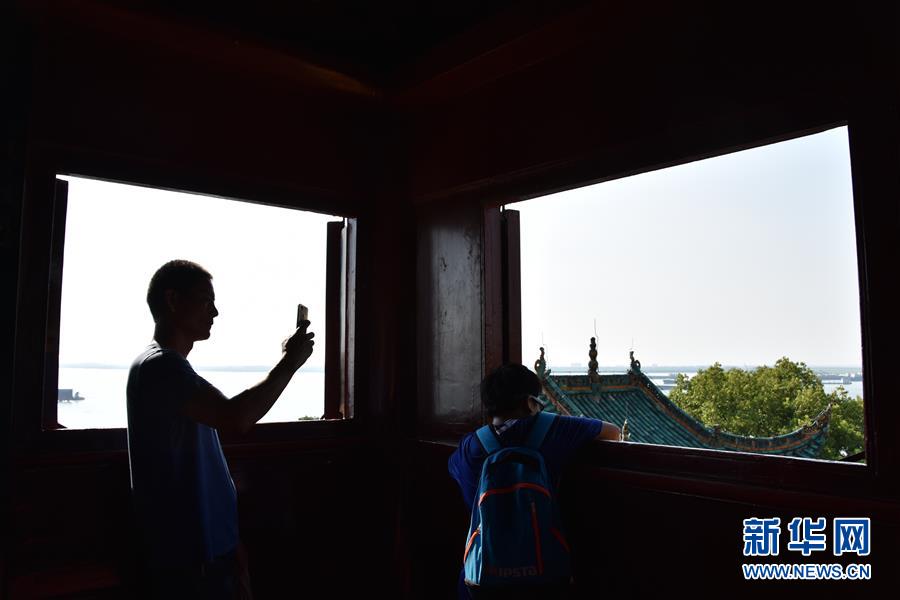 （大江奔流&mdash;&mdash;來自長江經(jīng)濟(jì)帶的報(bào)道&middot;圖文互動(dòng)）（1）登岳陽樓，又見&ldquo;浩浩湯湯&rdquo;