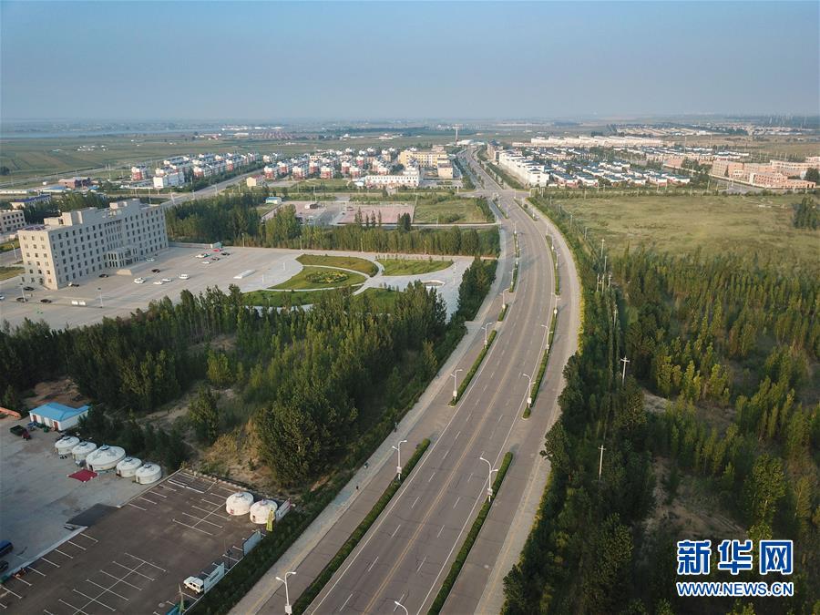 （新華全媒頭條&middot;在習(xí)近平新時(shí)代中國(guó)特色社會(huì)主義思想指引下&mdash;&mdash;新時(shí)代新作為新篇章&middot;圖文互動(dòng)）（8）綠富同興畫卷在沙海中鋪展&mdash;&mdash;庫(kù)布其沙漠生態(tài)治理紀(jì)實(shí)