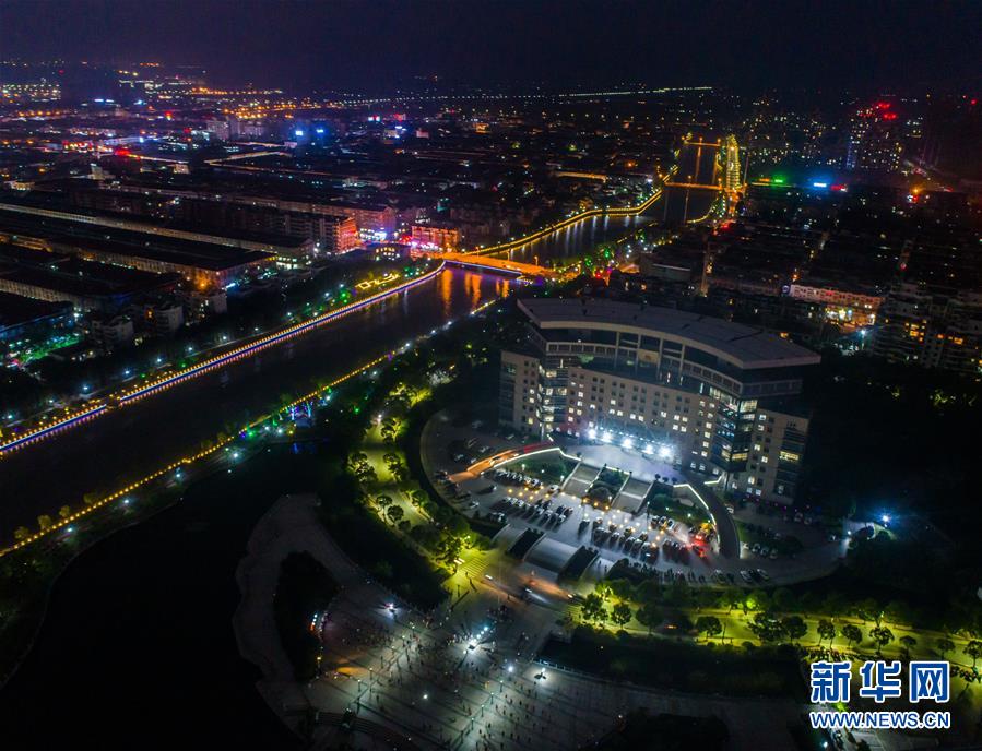 (壯闊東方潮 奮進新時代——慶祝改革開放40年·圖文互動)(5)“斜杠青年”楊建平:“我是時代的幸運兒!”