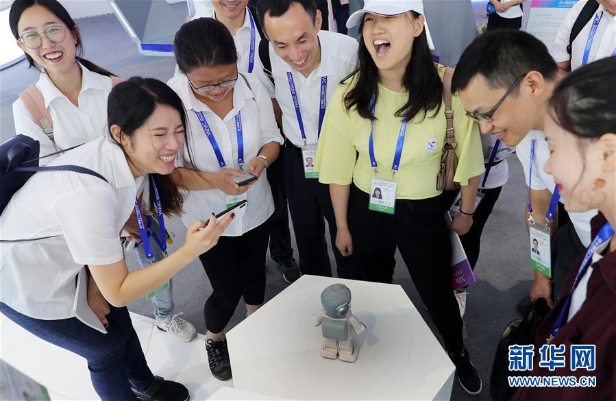 （新華全媒頭條&middot;圖文互動）（2）&ldquo;中國智，世界能&rdquo;&mdash;&mdash;2018世界人工智能大會釋放AI發(fā)展新信號