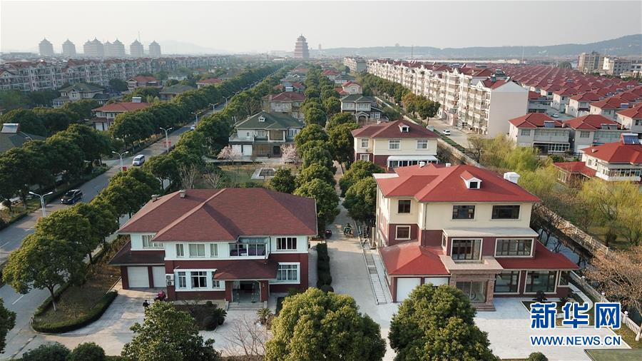 (慶祝改革開放40周年基層行·村莊篇·圖文互動)(3)“第一村”華西:住房、樓宇刻畫發展“年輪”