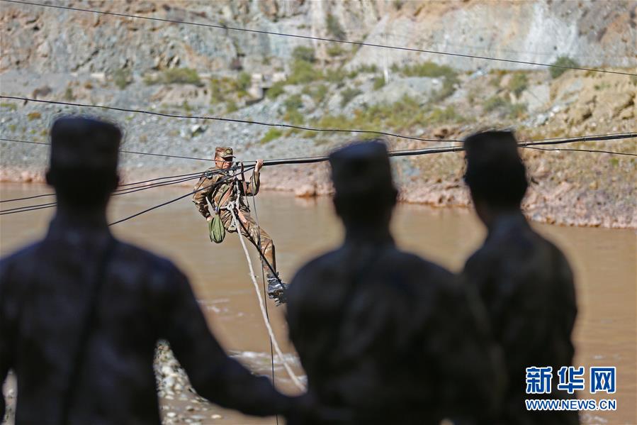 （向奉獻者致敬&middot;圖文互動）（4）情注一纜通滇藏&mdash;&mdash;記某信息通信基地四營五連連長翁春芳