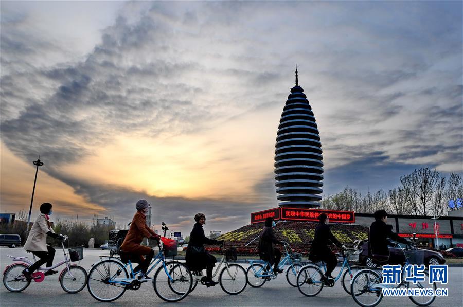 （新華全媒頭條&middot;圖文互動）（8）高舉新時代改革開放旗幟&mdash;&mdash;以習近平同志為核心的黨中央引領改革開放紀實