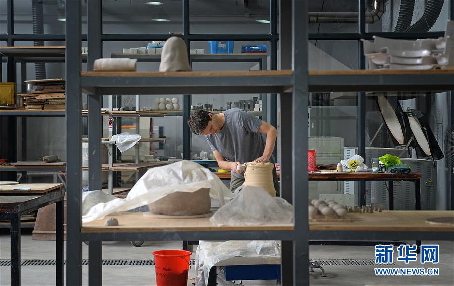 (新華全媒頭條·圖文互動)(8)千年窯火中的“復興密碼”——景德鎮新觀察