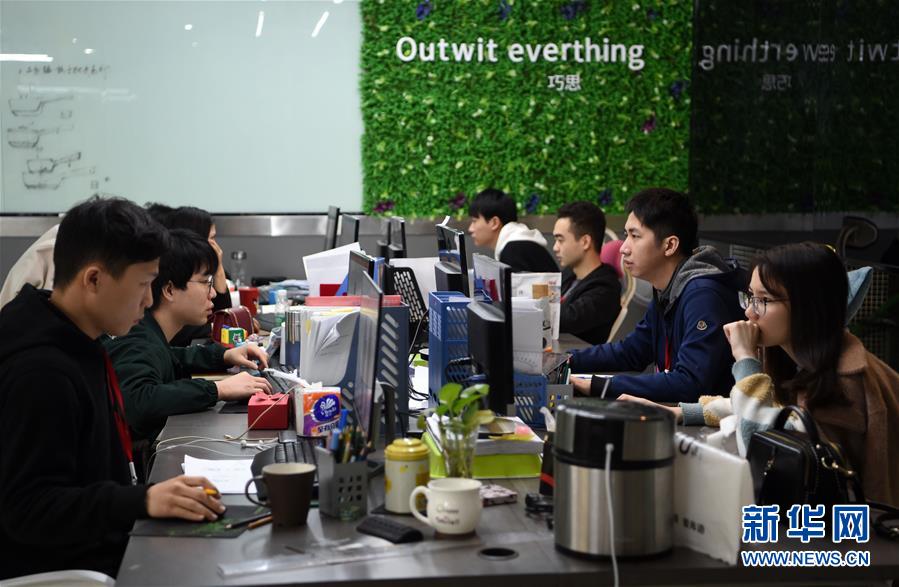 （在習近平新時代中國特色社會主義思想指引下&middot;將改革開放進行到底&middot;強國之基）（新華全媒頭條&middot;圖文互動）（1）奮斗不停步 改革再出發&mdash;&mdash;&ldquo;四個自信&rdquo;筑牢強國之基