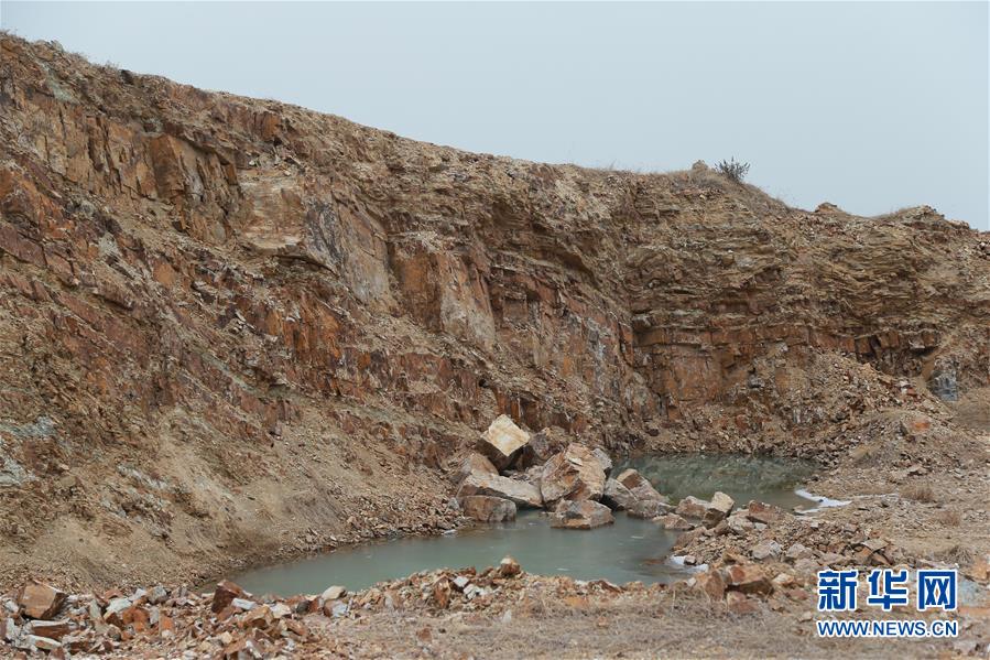 （新華視點(diǎn)&middot;圖文互動(dòng)）（1）挖掘作業(yè)距漢墓中心僅20米，村民住房出現(xiàn)裂縫&hellip;&hellip;&ldquo;造地&rdquo;如何變挖山？