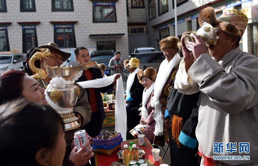 （兩會前夕看落實&middot;圖文互動）（4）格桑花開 幸福路寬&mdash;&mdash;西藏落實習近平總書記全國兩會重要講話精神紀實