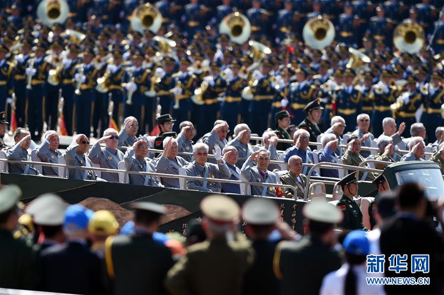 (新華全媒頭條·強軍思想引領新征程·圖文互動)(2)那一刻,我們光榮接受檢閱