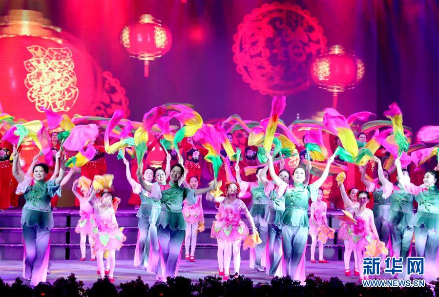 （在習(xí)近平新時(shí)代中國特色社會(huì)主義思想指引下&mdash;&mdash;新時(shí)代新作為新篇章&middot;圖文互動(dòng)）（2）歡樂的&ldquo;精氣神兒&rdquo;從哪來？&mdash;&mdash;&ldquo;東北小延安&rdquo;用&ldquo;文化密鑰&rdquo;解鎖基層治理