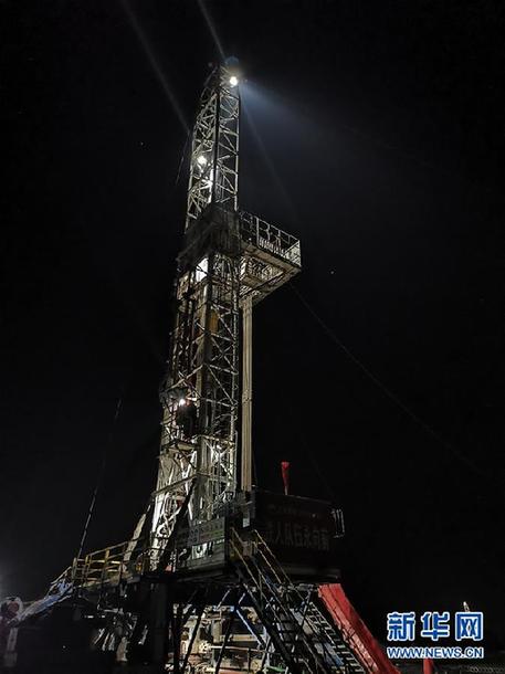 (走基層 聽民聲·圖文互動)(3)“條件進步了,好作風沒變”——記者夜守大慶油田1205鉆井隊