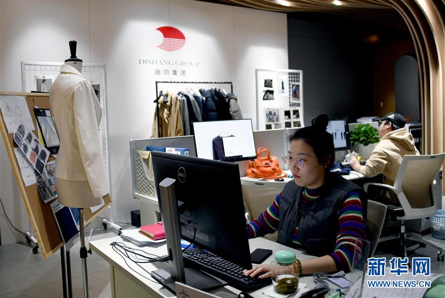 （新華全媒頭條&middot;圖文互動）（1）從&ldquo;來樣加工&rdquo;到為全球&ldquo;量體裁衣&rdquo;&mdash;&mdash;透過&ldquo;迪尚之路&rdquo;看新舊動能轉換