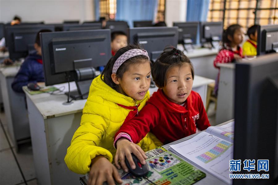 (壯麗70年·奮斗新時(shí)代·圖文互動(dòng))(10)獨(dú)龍江畔,這個(gè)民族“一躍千年”