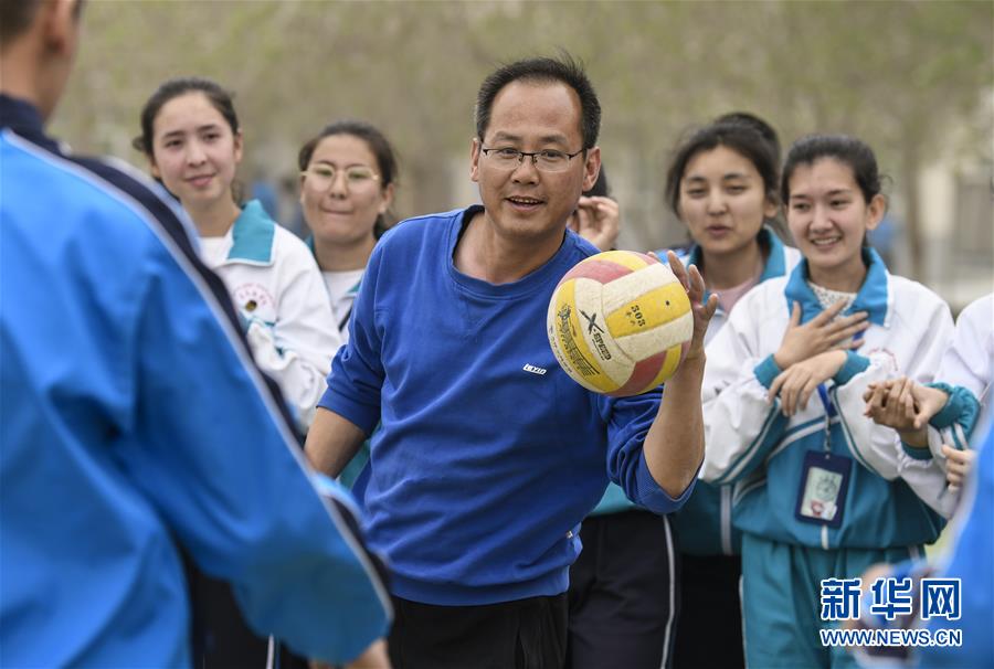 （新華全媒頭條&middot;圖文互動(dòng)）（6）大漠小城的別樣青春&mdash;&mdash;記內(nèi)地青年學(xué)子扎根新疆且末教書(shū)育人