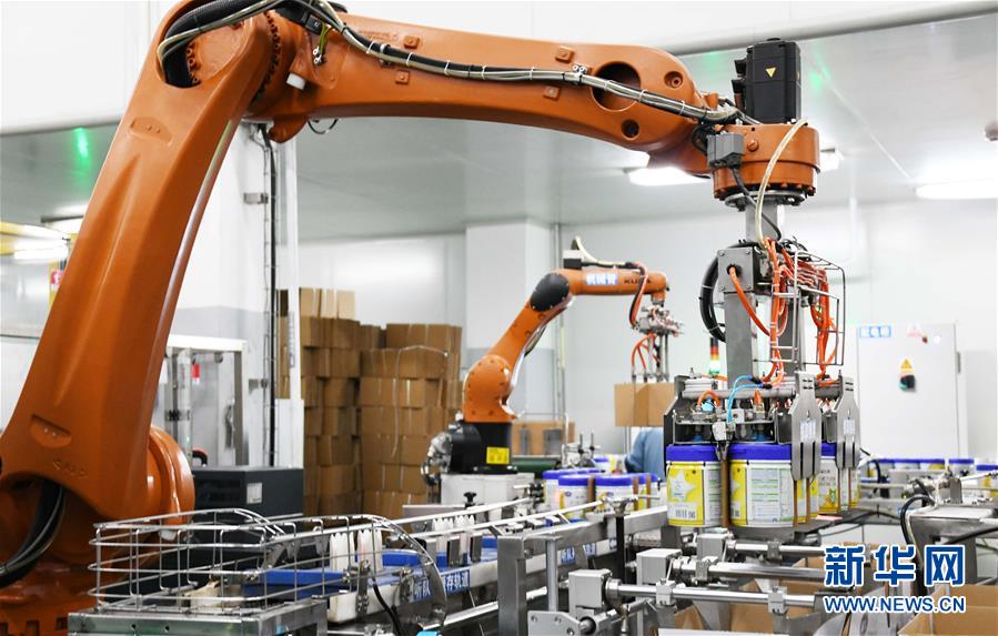 （在習近平新時代中國特色社會主義思想指引下&mdash;&mdash;新時代新作為新篇章&middot;圖文互動）（4）&ldquo;無人作業&rdquo;來臨 綠色食品&ldquo;當家&rdquo;&mdash;&mdash;黑龍江探索現代農業發展路徑