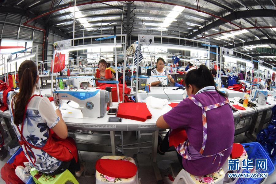 （壯麗70年&middot;奮斗新時代&middot;圖文互動）（8）奮進(jìn)的阿妹戚托&mdash;&mdash;貴州三寶彝族鄉(xiāng)整鄉(xiāng)搬遷見聞