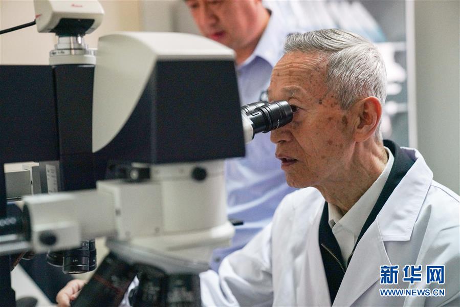 （新華全媒頭條&middot;時代先鋒&middot;圖文互動）（3）傳奇的英雄 無悔的忠誠&mdash;&mdash;記刑偵痕跡檢驗專家崔道植