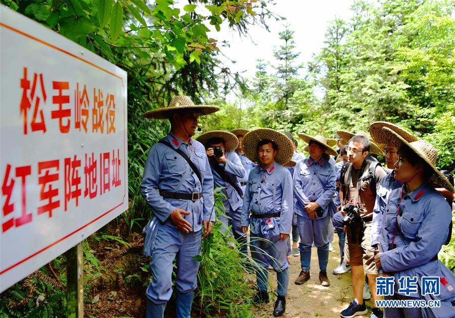 （新華全媒頭條&middot;不忘初心、牢記使命&mdash;&mdash;記者再走長征路&middot;圖文互動(dòng)）（2）風(fēng)展紅旗如畫&mdash;&mdash;來自長征出發(fā)地長汀、寧化的紅色信仰報(bào)告 